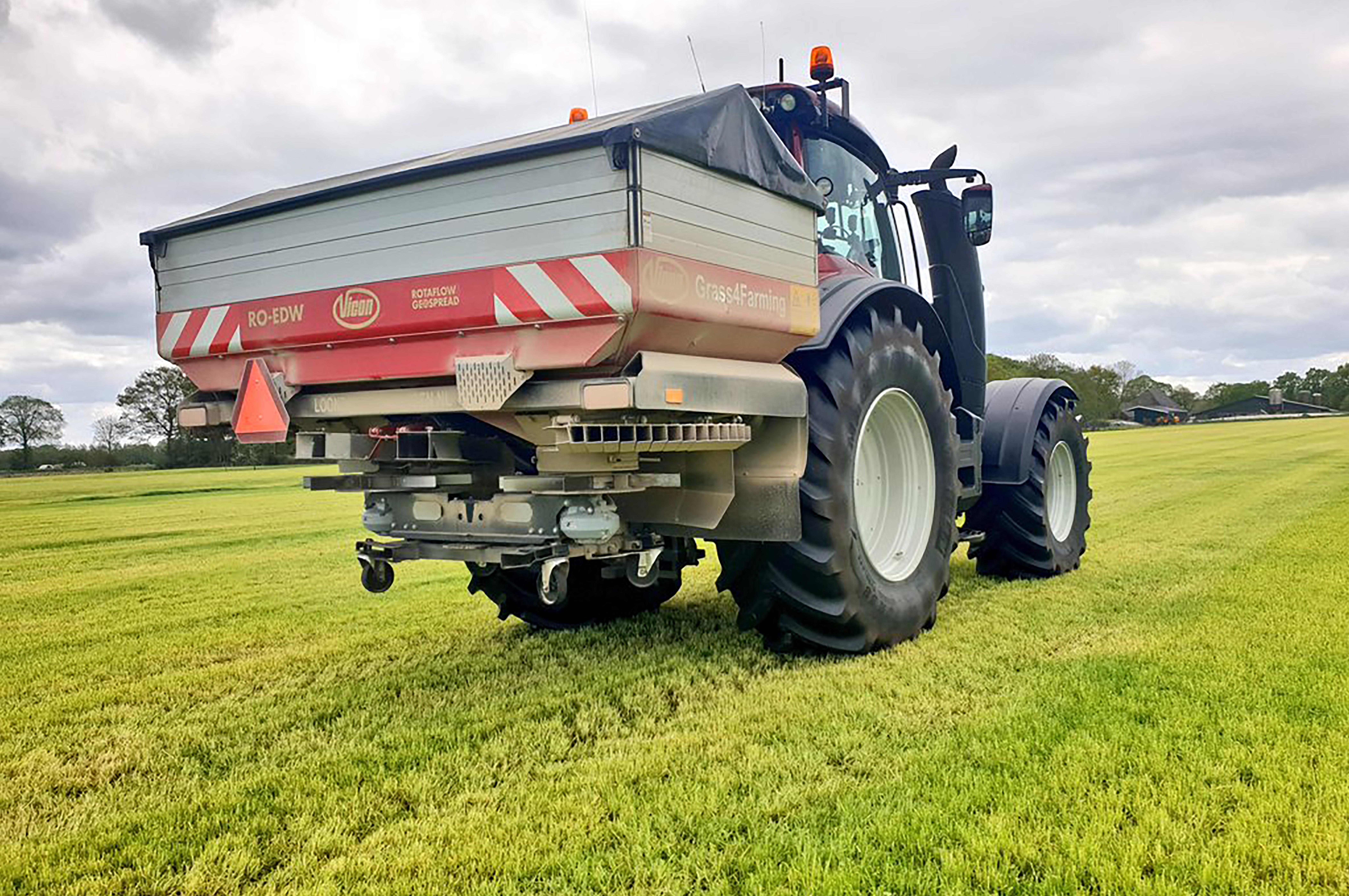 Aug19 - Agrarische Schouw Joure - V met strooier achter 1000x666.jpg